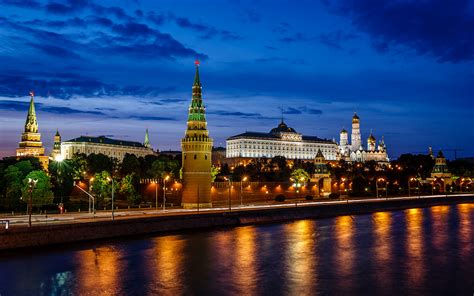 moscow-river-and-kremlin-at-night-moscow-russian-federation-desktop-hd
