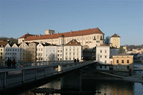 Jul 05, 2021 · auf diese und viele andere fragen findest du antworten bei den programmen an den 6 standorten linz, steyr, wels, almtal, hagenberg und ennstal. Schloss Steyr
