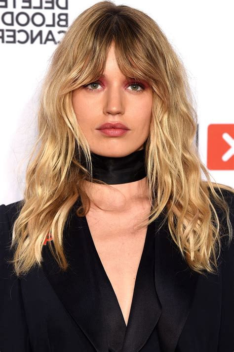 A side part without bangs makes eyes the focal point of the face. 20 Best Collection of Medium Hairstyles Without Bangs