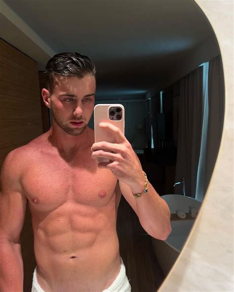 Too Hot To Handles Harry Jowsey Made Millions From Onlyfans