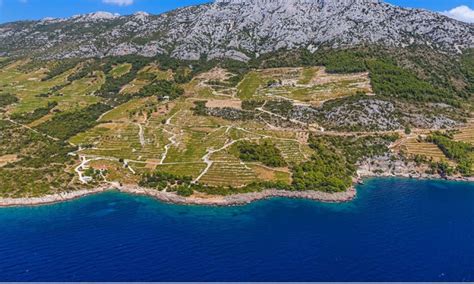 The peljesac peninsula is a wine region on the adriatic coast of croatia between the popular tourist destinations of split and dubrovnik. The Pelješac Peninsula - a green finger stretching out ...