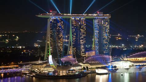 Singapore's most iconic hotel for the world's largest rooftop infinity pool, home to @artscimuseum and a wide range of dining, shopping & entertainment options. Marina Bay Sands, Five Star Hotel In Singapore | Found The ...