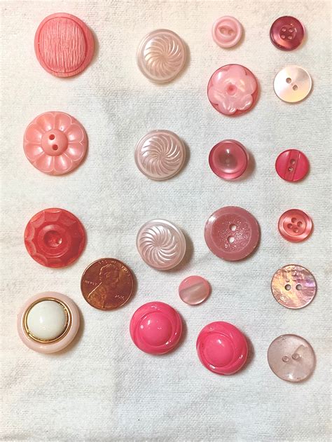 20 Vintage Retro Pink Buttons Etsy