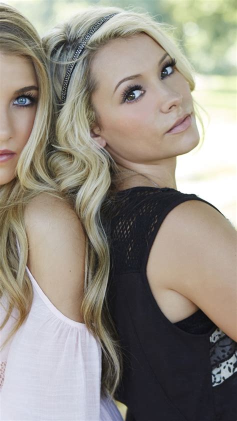 All in all, we have loved her beautiful blonde tresses that she looks beautiful in. Wallpaper Maddie & Tae, Top music artist and bands, singer ...