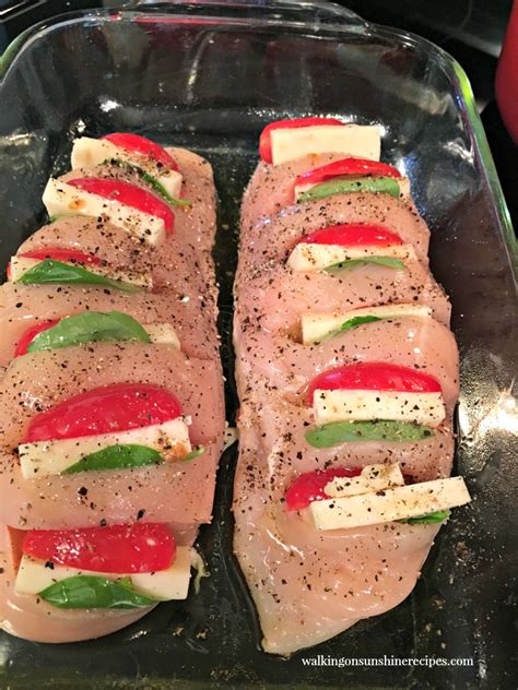 Chicken stuffed with mozzarella cheese, tomato and basil is so good! Hasselback Chicken Stuffed with Mozzarella, Tomato and Basil