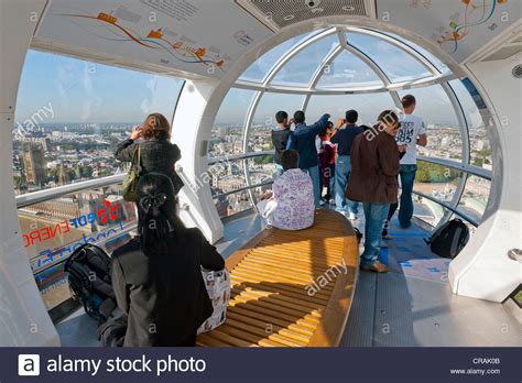 Ich soll durch die sinusfunktion die bewegung einer gondel , die die gondelhöhe in abhängigkeit von der zeit beschreiben. Inside The London Eye Stockfotos und -bilder Kaufen - Alamy