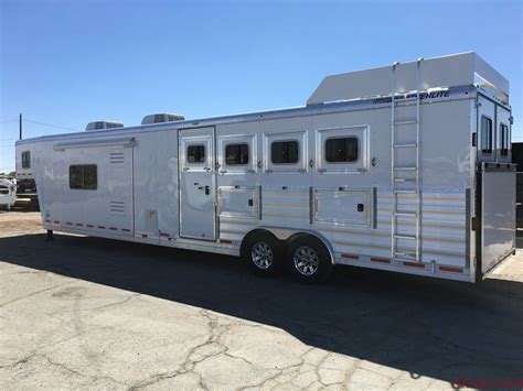 Living Quarter Horse Trailer Featherlite Trailers 9821 417b