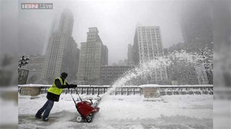 Major Snowstorm Hits Chicago Heads Toward New England