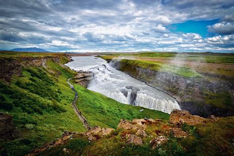 Islandia es un país situado al filo del ártico, esta pequeña isla alberga algunas de las maravillas naturales más impresionantes de europa. Un recorrido por Islandia