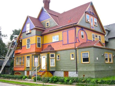 10 Extraordinary Colorful House Designs For All Those Who Think Outside