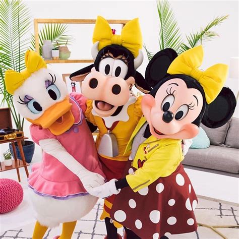 Minniemouse And Her Friends Are Living Their Best Life Check Out The