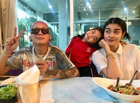 เมีย 'แจ๊ส ชวนชื่น' ปรี๊ดแตกด่ายับ อย่าเล่นกับพี่ พี่ของจริง 22 ธันวาคม พ.ศ. ฮาลั่น! น้องแตงไทย ลูกสาวแจ๊ส ถามพี่เลี้ยงด้วยความสงสัย ...