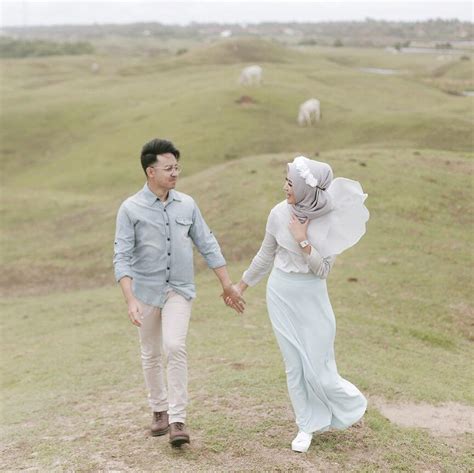 Artinya perpaduan warna background, baju, make up, dan properti harus cocok. Baju Prewedding Casual Outdoor / 7 Inspirasi Baju Prewedding Casual Yang Cocok Untuk Hijaber ...