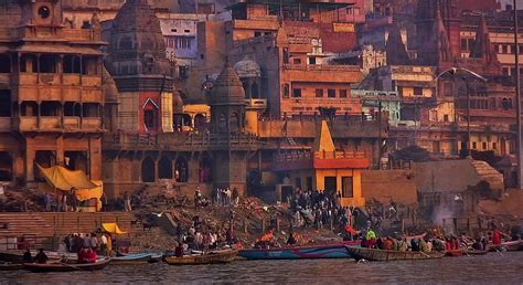 ˈɪndi̯ən]) ist ein staat in südasien, der den größten teil des indischen subkontinents umfasst. INDIEN, india, Varanasi (Benares) frühmorgends entlang der… | Flickr