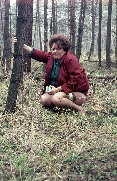 Frau Im Wald Pictures Getty Images