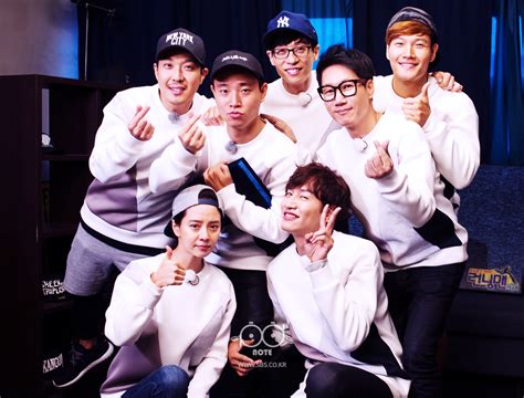 In each episode, they must complete missions at famous landmarks to win the race. Running Man ep. 324. © SBS RM PD note (With images ...