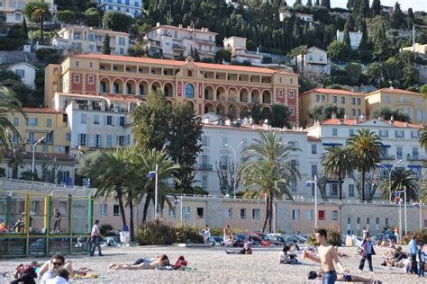Sciences po's education is multidisciplinary and multilingual. Je ne vous parlerai … pas de Menton ! - La Péniche