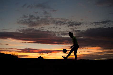 soccer sunset wallpapers top free soccer sunset backgrounds wallpaperaccess