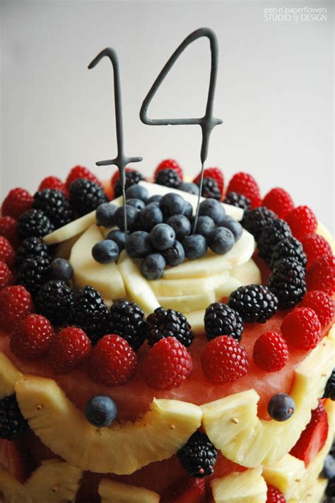 Fruit cake haters, prepare to have your minds changed. Pen + Paper Flowers: GOOD THiNGS | Best Ever {Fresh} FRUiT Cake