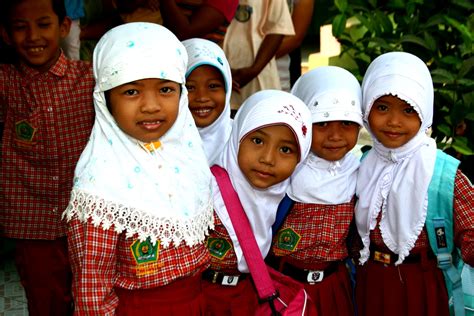 Free Picture Six Grade Girls Students Indonesia Young Indonesian