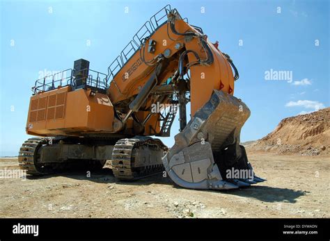 Giant Excavator In Open Pit Mine Stock Photo 68783841 Alamy