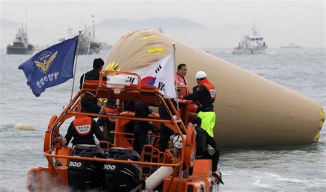 South Korea Arrests The Captain Of The Ferry That Capsized Earlier This Week The World From Prx