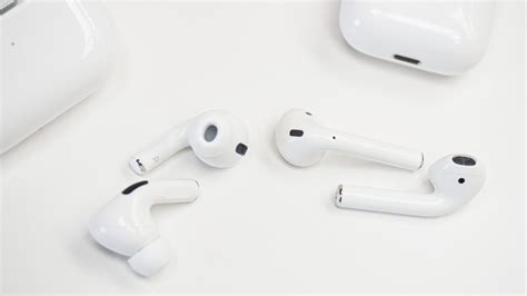 There is speculation that the new airpods 3 will combine the design of the airpods pro model (that launched in october 2019) with the. Apple AirPods Pro Lite ar putea avea un preț foarte bun