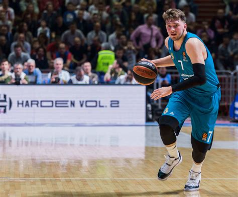 Luka Doncic Wins 2018 19 Nba Rookie Of The Year Award
