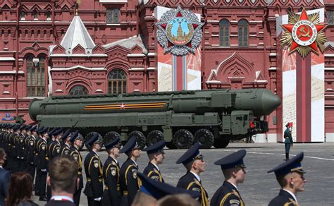 what are tactical nuclear weapons and would russia use them [video]