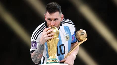 1600x2560 Messi Kiss To Fifa Cup 2022 1600x2560 Resolution Wallpaper