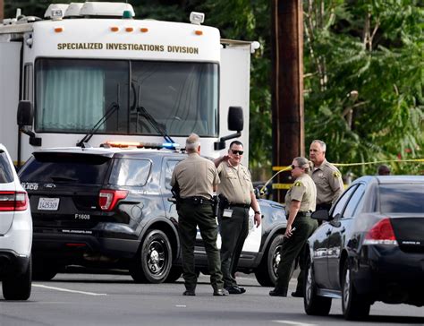 2 San Bernardino SWAT officers injured in shootout; suspect in deputy