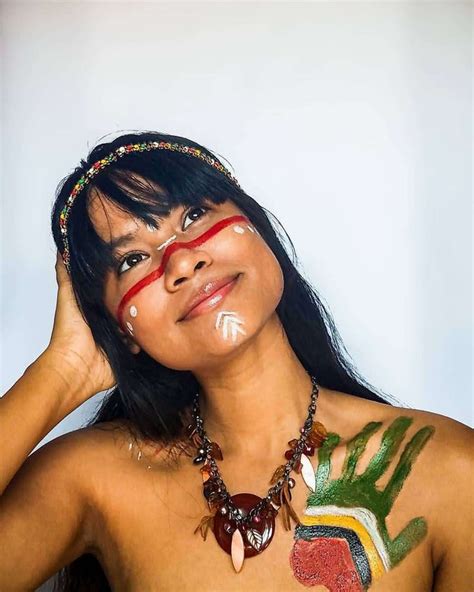 An Indigenous Girl Maquiagem Ind Gena Maquiagem De India Mulheres