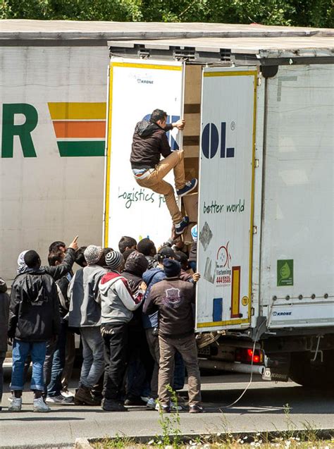 Calais War Zone As Armed Migrants Build 30 Road Blocks To Jump On