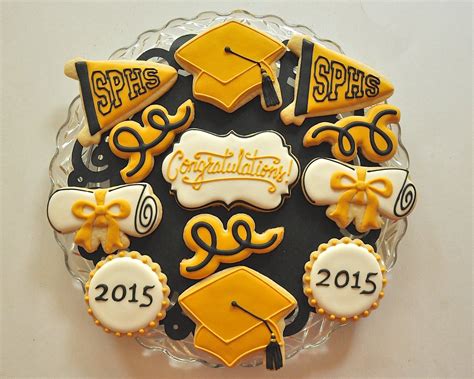 Custom Graduation Cookies In 2020 Graduation Cookies Custom Cookies Cookies