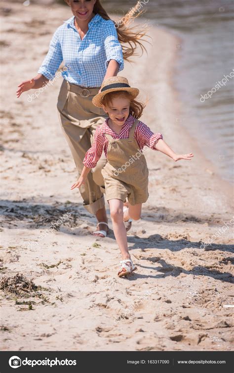 Mother And Daughter Running On Beach — Stock Photo © Arturverkhovetskiy