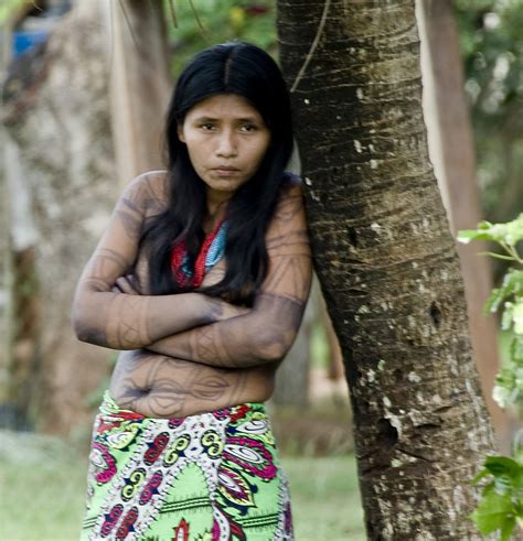 Young Woman Of The Embera Tribe In Panama 👉👌download This Stock Image Embera Girls Pose For