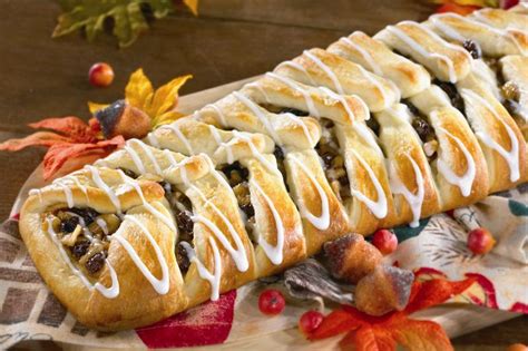 In this healthy take on apple pie, wonton wrappers stand in for pie crust, saving you calories and the headache of rolling out dough. Apple Pie Thanksgiving Braid
