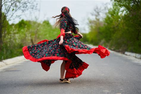 Gypsy Dance Bilder Durchsuchen Archivfotos Vektorgrafiken Und