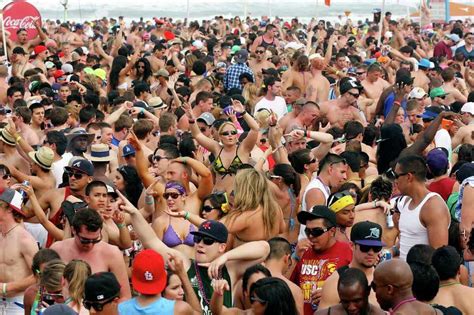 South Padre Island Fills With People Fun