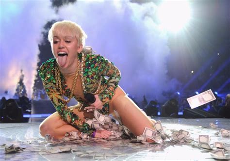 Miley Cyrus Dropped New Music Video For “bb Talk” On Vevo Miley Cyrus、最新ミュージックビデオ「bb Talk」公開