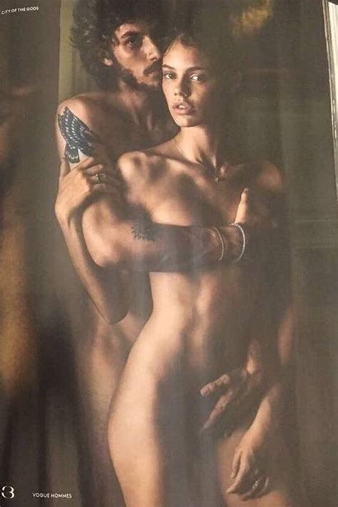 Chay Suede e Laura Neiva posam nus e juntinhos para fotógrafo famoso