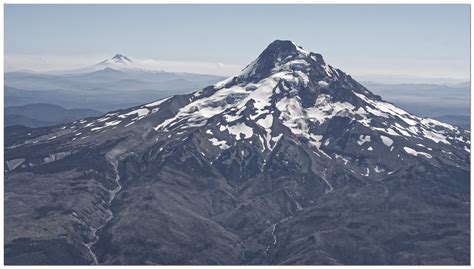Mt Hood And Mt Jefferson Mt Hood From The Air Mt Jefferso Flickr