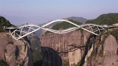 Breathtaking Double Deck Bridge Becomes Hot Chinese Tourist Attraction