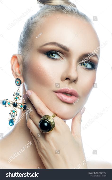 Sexy Glamour Fashion Model Woman Face ภาพสต็อก 1643721136 Shutterstock