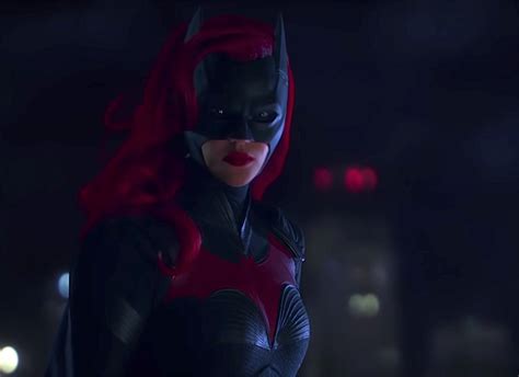 Trailer E Cena In Dita De Batwoman Mostram Origem Da Nova Hero Na Da Tv