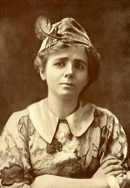 Le 14 novembre 2014, il rejoint le club de sheffield united, en provenance du club amateur d'ilkeston fc. File:Maude Adams as Peter Pan.png - Wikipedia
