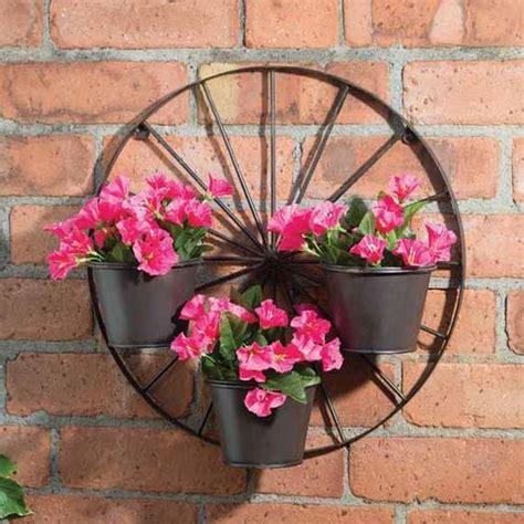 Decorations Made From Wagon Wheels Landscaping Ideas