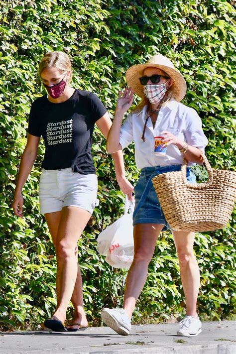 Reese Witherspoon Out Shopping In Brentwood Hawtcelebs