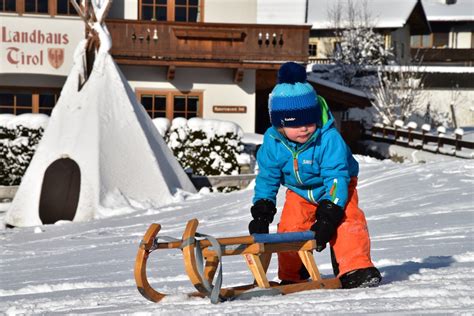 images gratuites neige hiver météo saison sport d hiver enfants traîneau traîneau luge