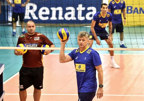 Seleção sofre, mas mostra frieza para vencer os atuais campeões da competição por 3 sets a 1. Seleção brasileira masculina de vôlei abre calendário 2019 ...